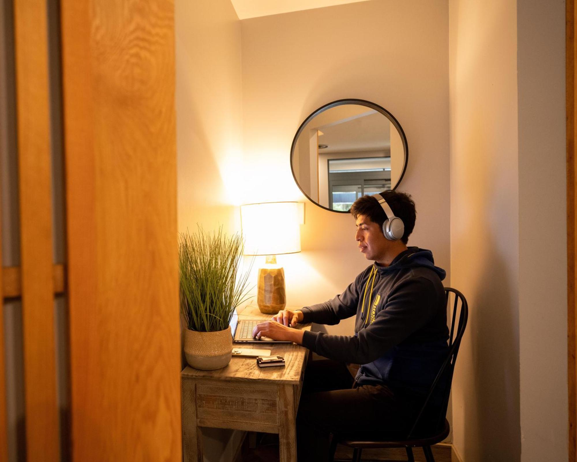 Alpenglow Lodge Studio With Park View By Mva Whistler Bagian luar foto